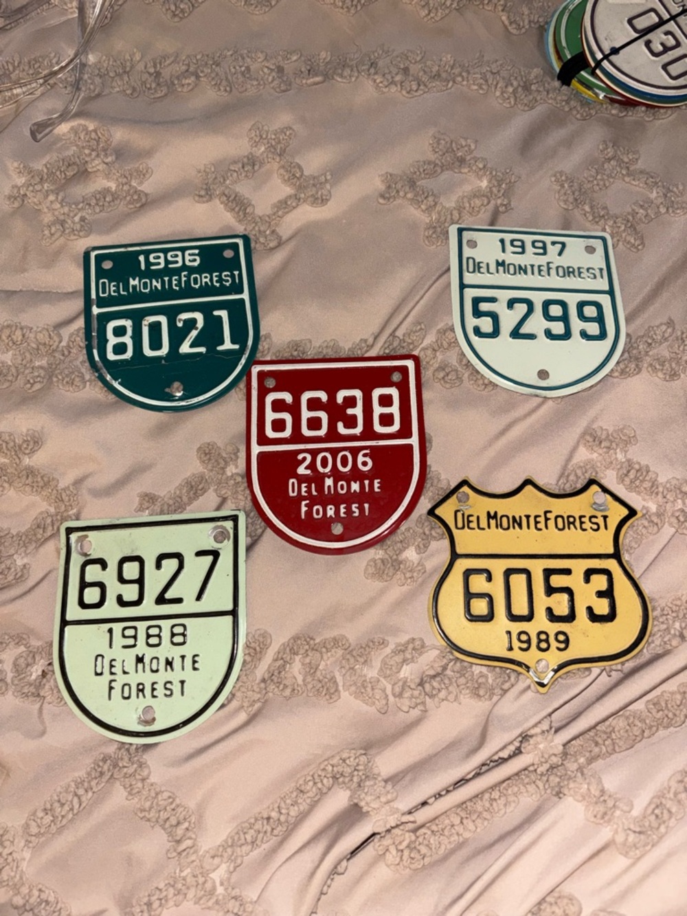 80s & 90s Del Monte Forest - Pebble Beach Auto Car License Plate Gate Badges (5) - Picture 2 of 7